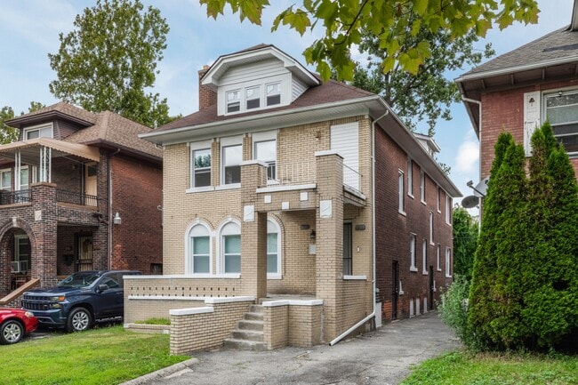 Building Photo - 3010 Cortland St