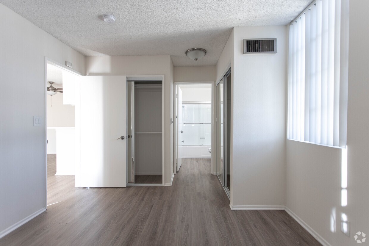 Castle Heights Apartments Apartments in Los Angeles, CA Westside