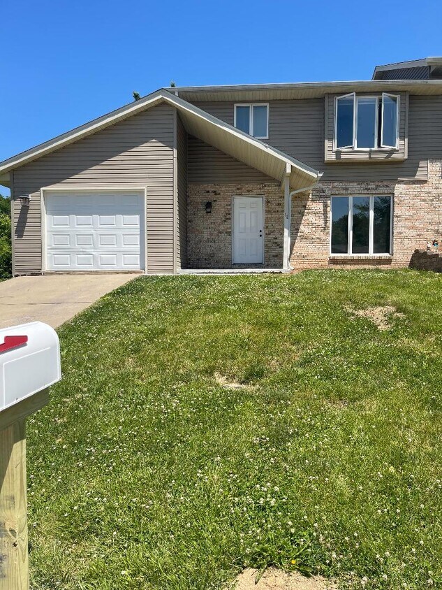 10 Eagle Dr, Belleville, IL 62221 Townhome Rentals in Belleville IL