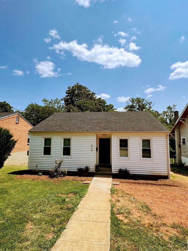 Primary Photo - 4 Bedroom Home- 10 minutes from LU