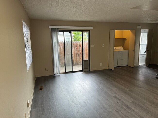 Building Photo - Caliente 4-plex