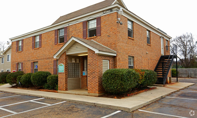 Leasing Office - Oaks Apartments