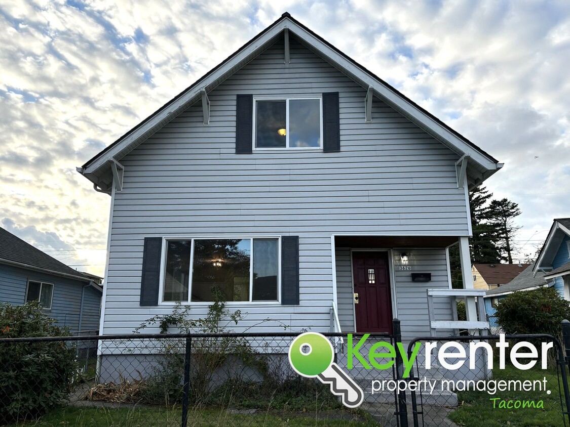 Foto principal - Gorgeous Craftsman 4Bed/2Bath Tacoma home!