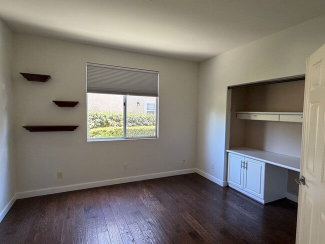 Building Photo - 841 Rosebud Dr