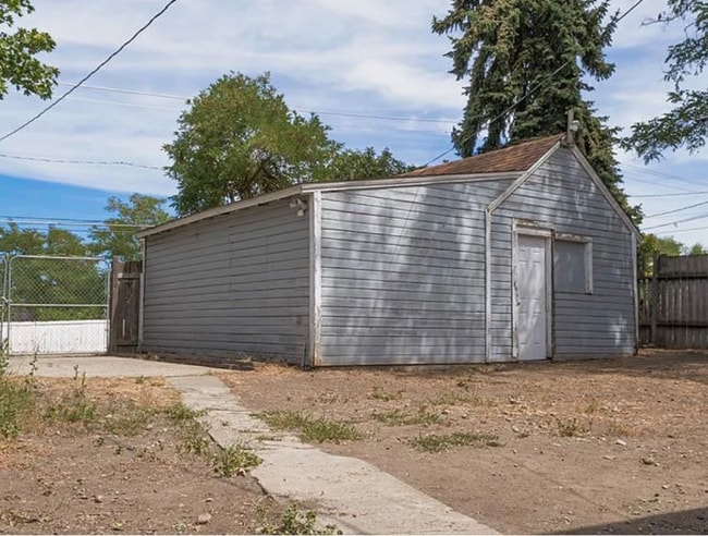 Building Photo - 1707 E Mallon Ave