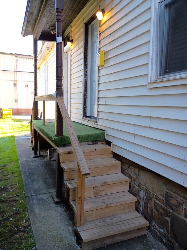 Building Photo - 433 Ferndale Ave