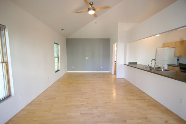 Foto del edificio - 339 Belvedere Ave SW