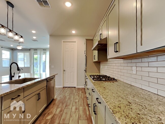 Foto del edificio - 15093 W Latham St