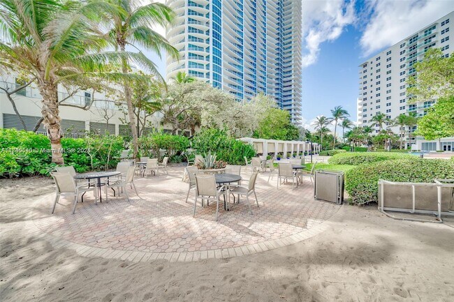 Foto del edificio - 3001 S Ocean Dr