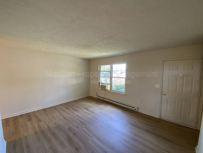 Foto del edificio - 624 Highview Ct