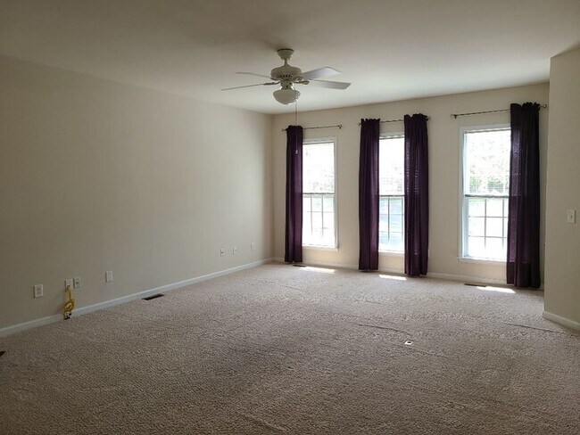 Foto del edificio - 7018 Mead Ln