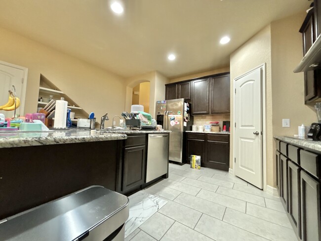 Building Photo - 1375 Garden Laurel