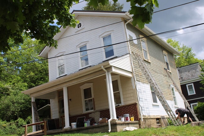 Building Photo - 132 N White St
