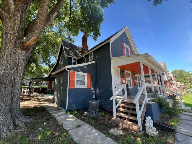 Building Photo - 3416 Anderson Ave