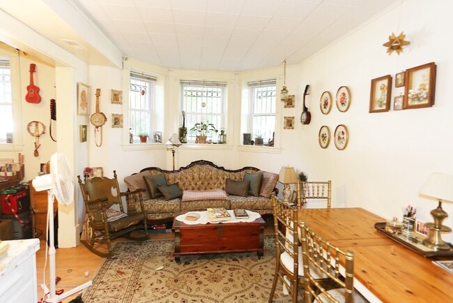 Photo - 2647 N Sacramento Ave Apartment