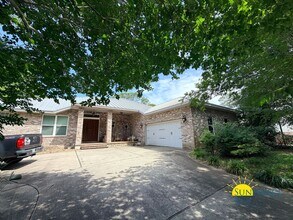 Building Photo - 249 Beachview Dr NE