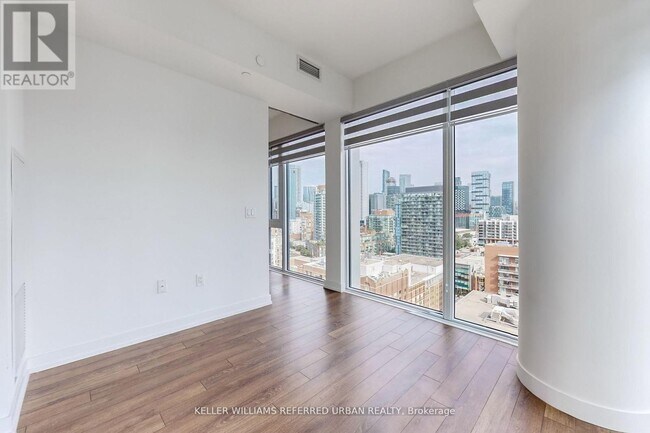 Building Photo - 158 Front St E