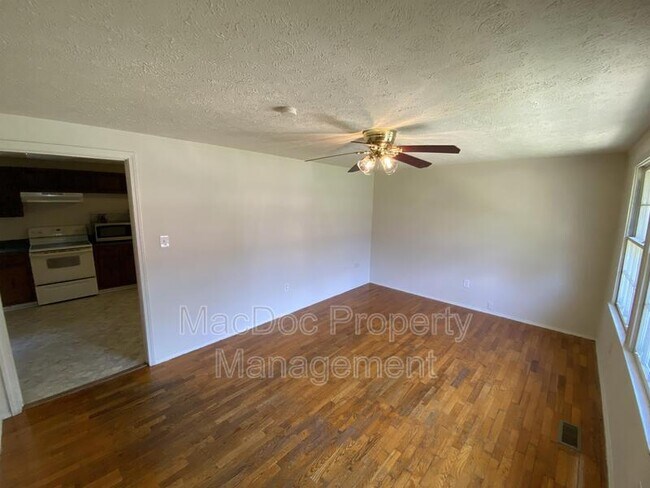 Building Photo - 7357 Twin Cedars Dr