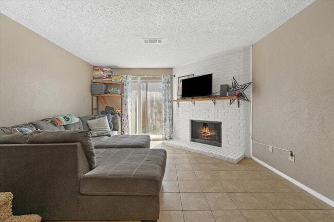 Photo - 621 Carriagehouse Ln