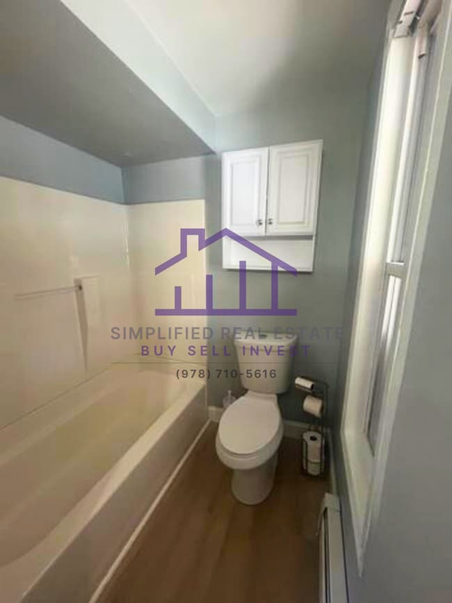 Building Photo - 24 Greenwood St