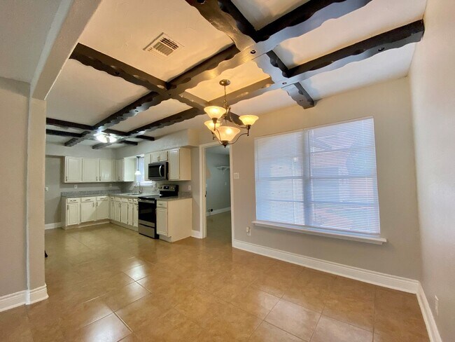 Building Photo - 3 Bedroom/2 Bath in Lackland Terrace Subdi...