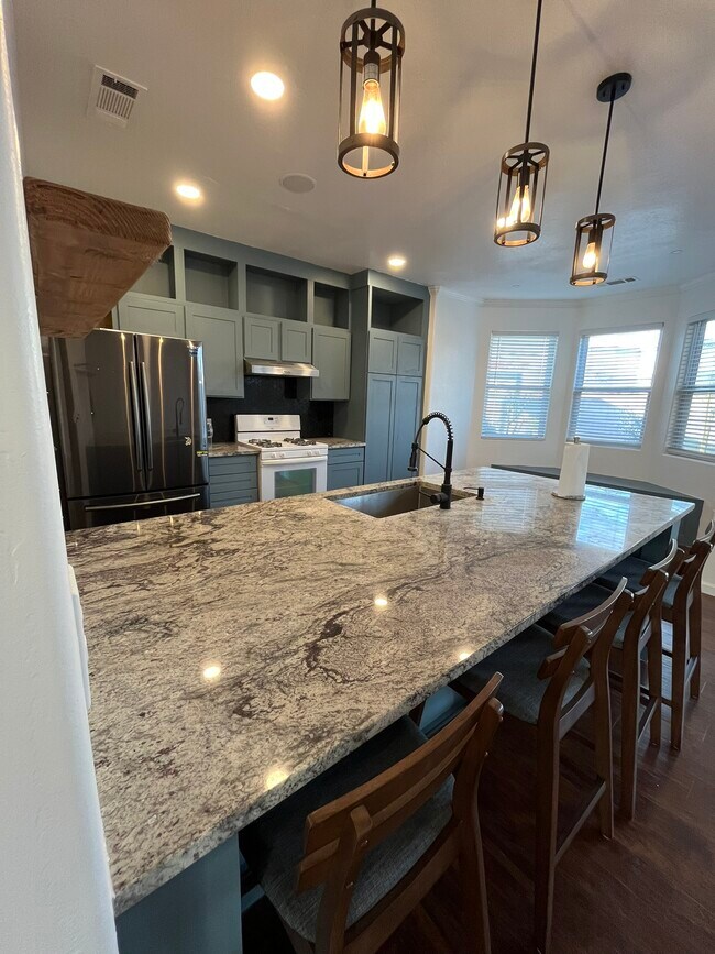 Foto del edificio - 5183 E Lowe Ave