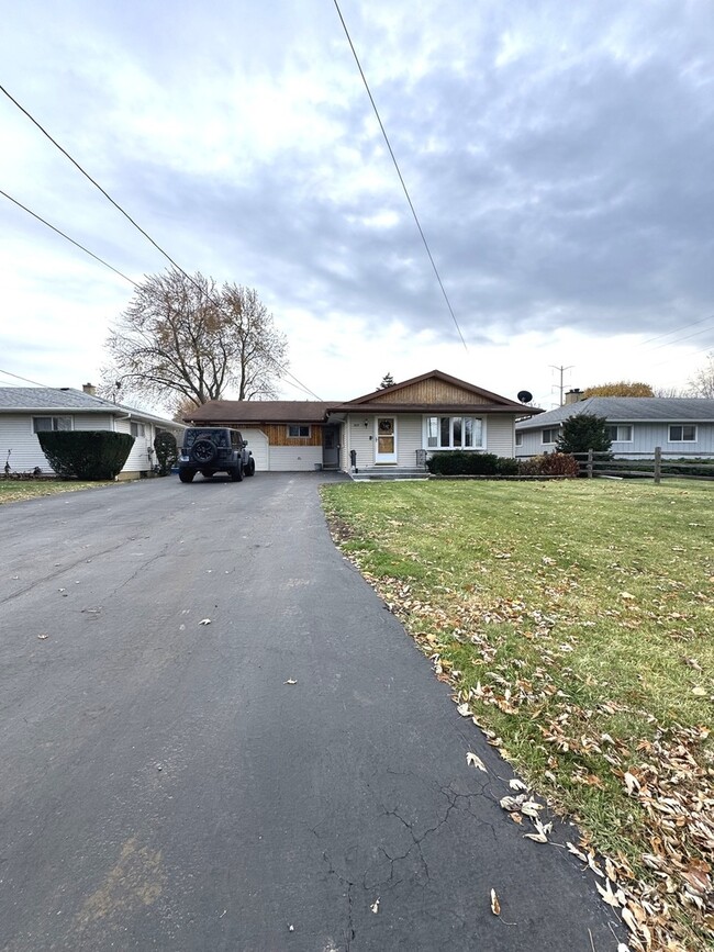 Building Photo - 3133 21st Pl