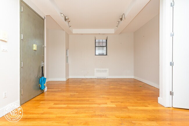 Building Photo - 959 Bedford Ave