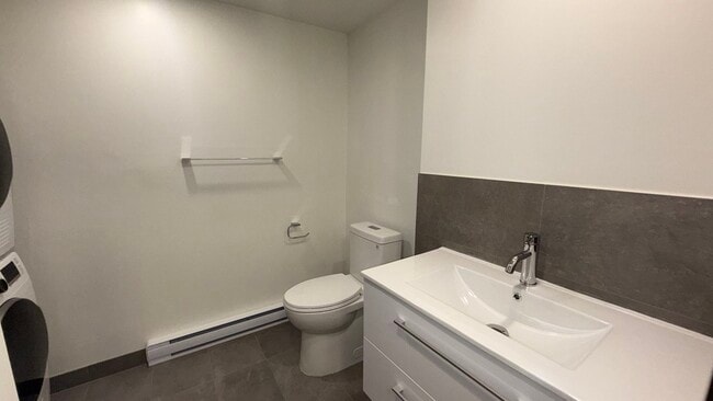 Building Photo - 10 Av. Rosemount