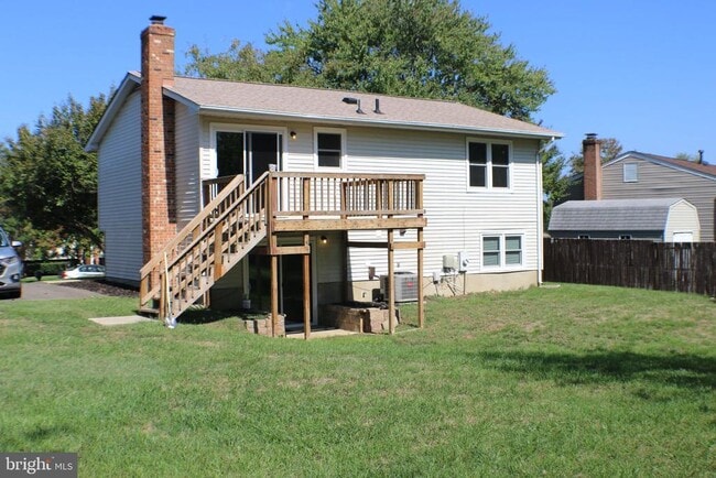 Building Photo - 5077 Macnamara Dr