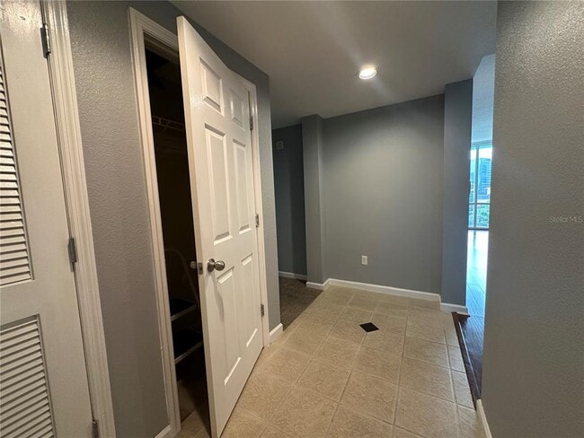 Building Photo - 322 E Central Blvd