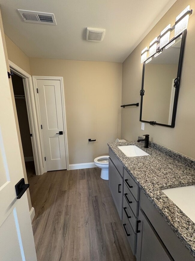 Building Photo - For Rent