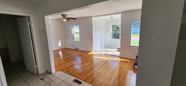 Building Photo - 304 Wilshire Dr
