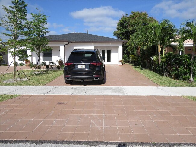 Foto del edificio - 1671 SW 44th Terrace