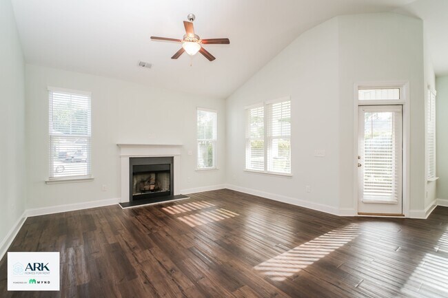 Foto del edificio - 77 Highland Forest Cir