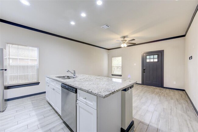 Foto del edificio - 8103 Glass St