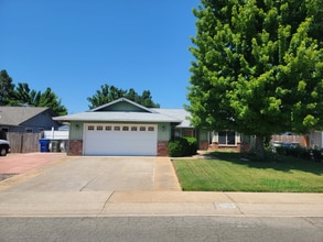 Building Photo - 1550 Sterling Dr