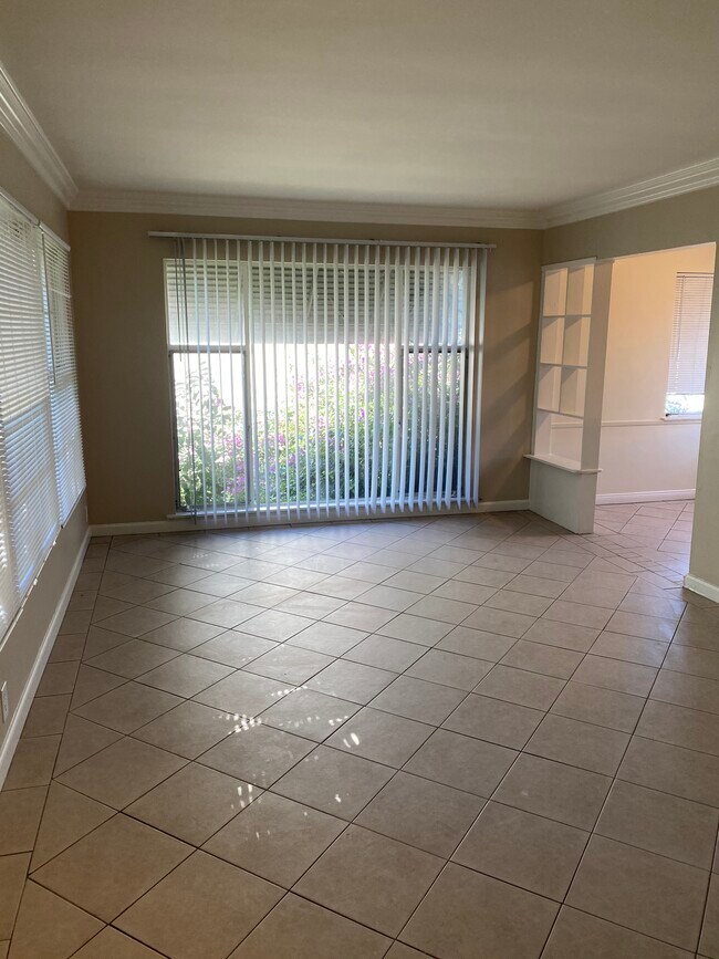 Foto del edificio - 1280 E 4th St