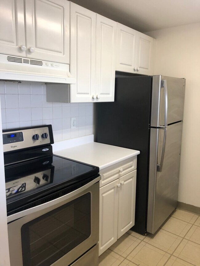 Building Photo - 20 2nd St