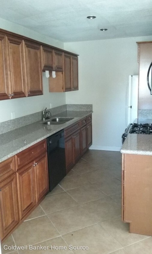 Primary Photo - 728 E Virginia Way