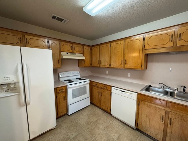 Building Photo - 208 W Blancas Dr