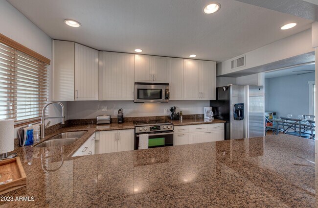 Foto del edificio - 6908 E Edgemont Ave