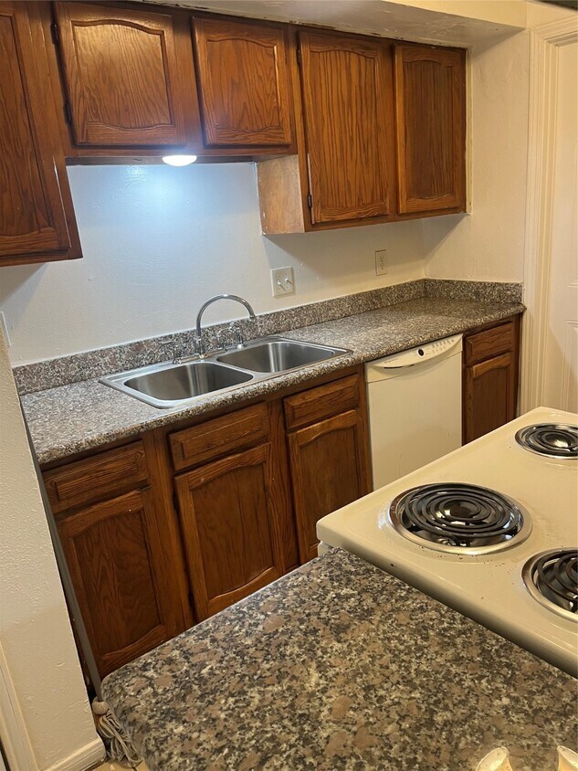 Foto principal - 7709 Rolling Ridge Dr