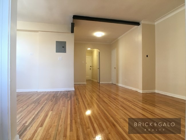 Building Photo - 520 E 21st St