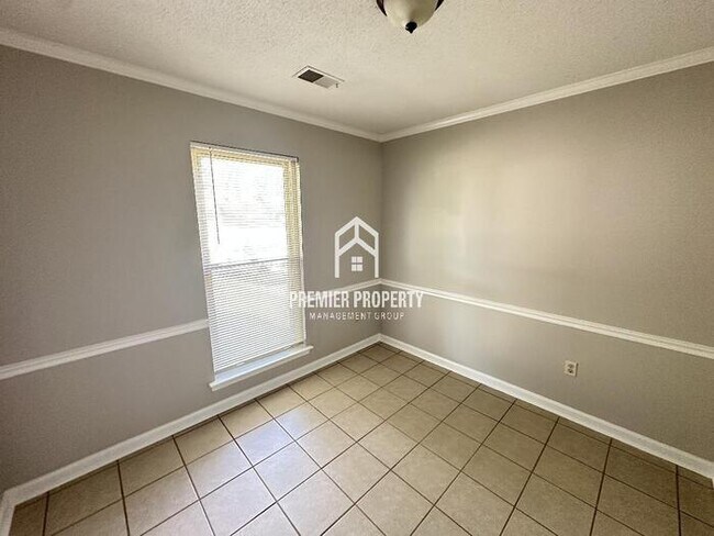 Building Photo - 4590 Ross Rd