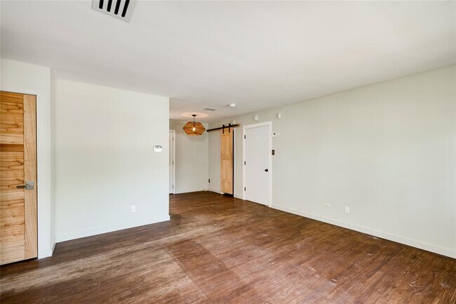 Foto del edificio - 1707 Overhill Dr