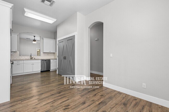 Building Photo - 1981 Amber Fields Way