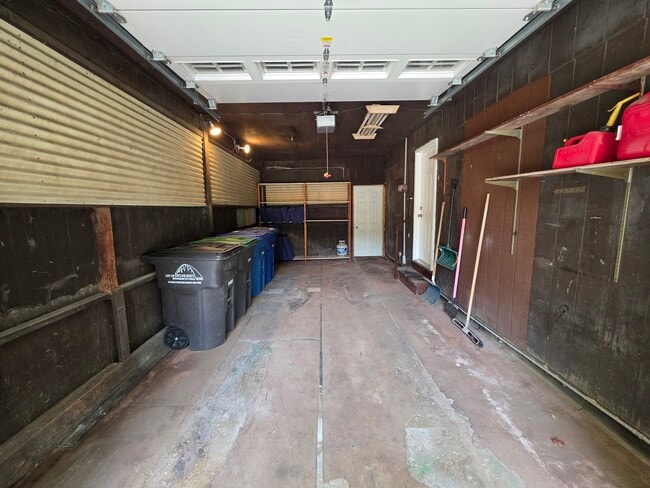Building Photo - 4509 Wakonda Pky