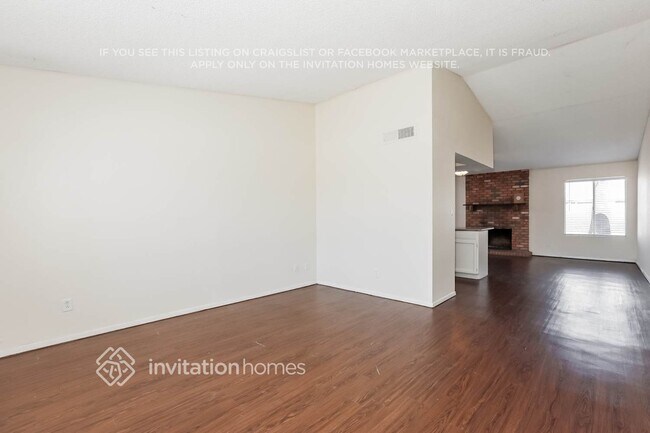 Foto del edificio - 726 W Laguna Azul Ave