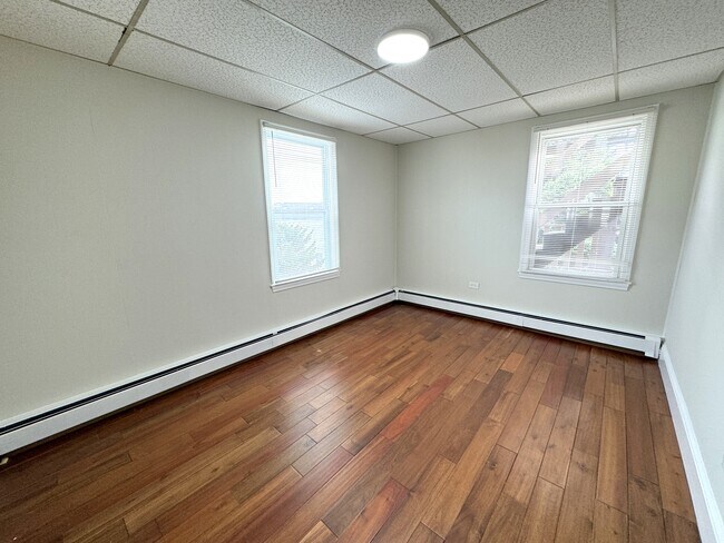 Building Photo - 1005 Winthrop Ave